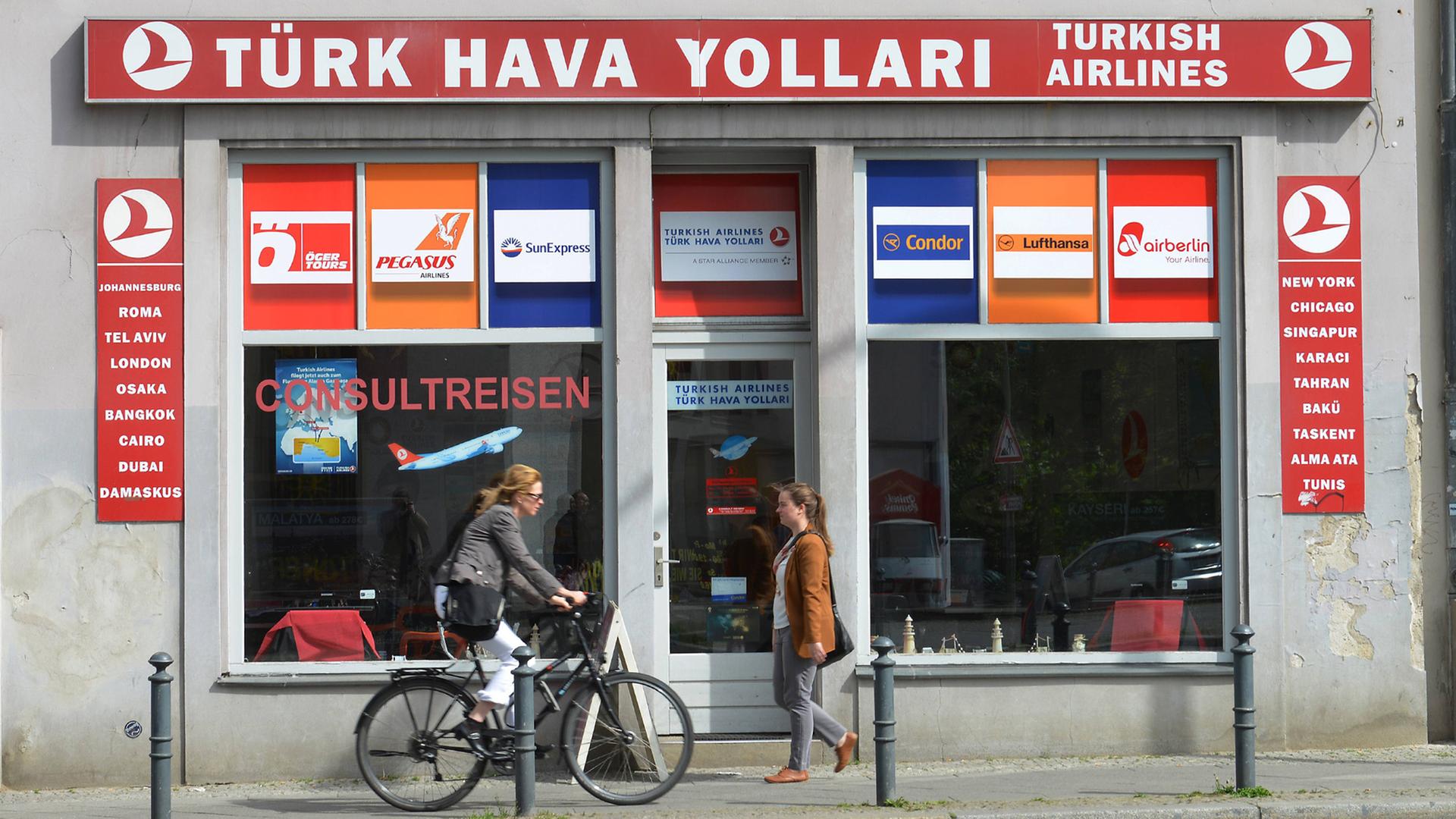Ein türkisches Reisebüro in Berlin-Schöneberg. Ein türkisches Reisebüro in Berlin-Schöneberg.
