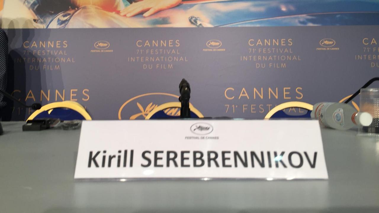 Der Regisseur steht unter Hausarrest und konnte nicht an der Pressekonferenz in Cannes teilnehmen. Der Regisseur steht unter Hausarrest und konnte nicht an der Pressekonferenz in Cannes teilnehmen.