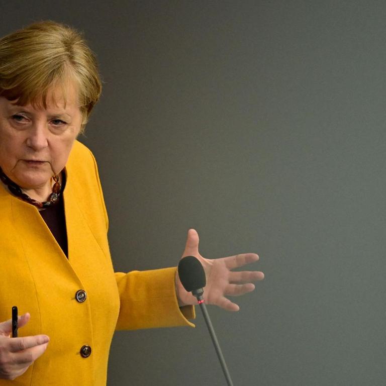 Bundeskanzlerin Angela Merkel bittet um Verzeihung wegen der Kurskorrektur bei der "Osterruhe"