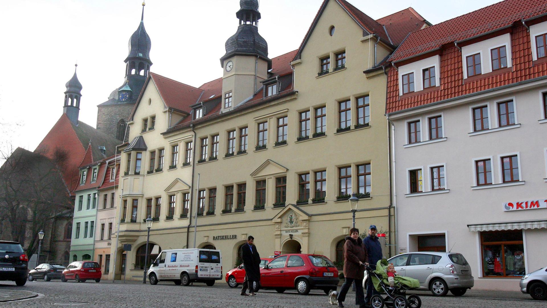 Blick auf den Marktplatz von Hettstedt (Sachsen-Anhalt), aufgenommen am 20.1.2008 Blick auf den Marktplatz von Hettstedt (Sachsen-Anhalt), aufgenommen am 20.1.2008