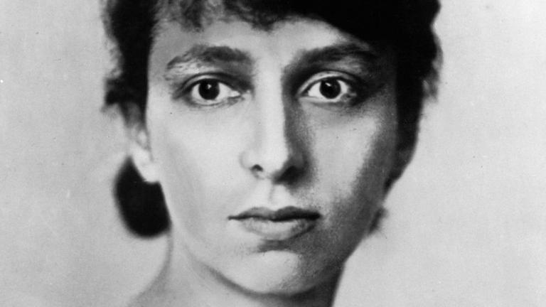 Gertrud Kolmar / Foto Kolmar, Gertrud, eigentl. G.Chodziesner; Lyrikerin; Berlin 10.12.1894 - (im KZ) 1943(?). Porträtaufnahme. | Gertrud Kolmar / Foto Kolmar, Gertrud, eigentl. G.Chodziesner; Lyrikerin; Berlin 10.12.1894 - (im KZ) 1943(?). Porträtaufnahme. |