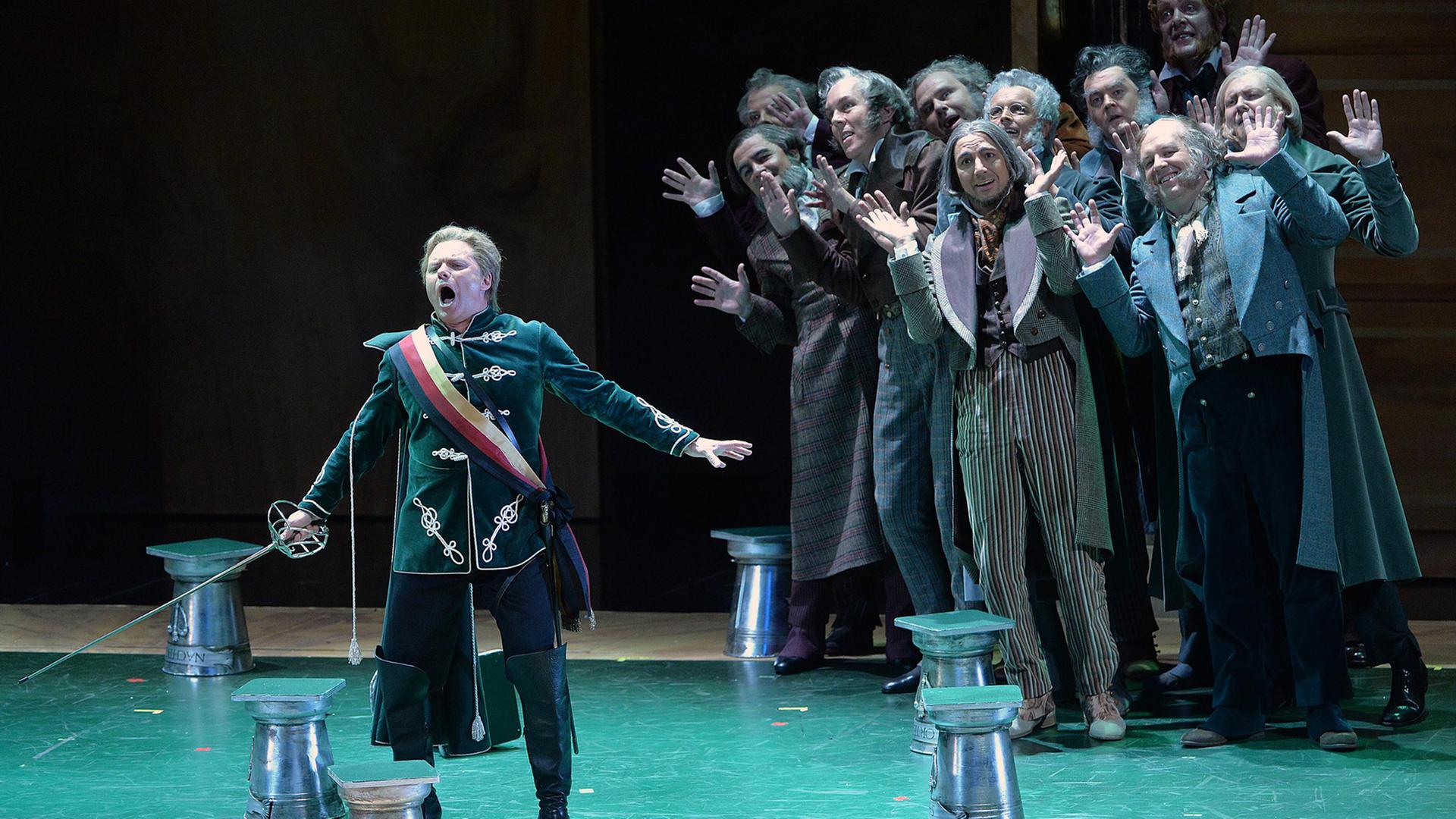 Der Tenor Roberto Sacca als Walther von Stolzing und die Meistersinger während einer Probe zu den "Meistersingern von Nürnberg" vor Beginn des Salzburg Festivals 2013. Der Tenor Roberto Sacca als Walther von Stolzing und die Meistersinger während einer Probe zu den "Meistersingern von Nürnberg" vor Beginn des Salzburg Festivals 2013.