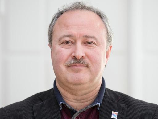 Avni Altiner, ex-Vorsitzender der niedersächsischen Schura, fotografiert am 16.02.2016 in der Universität Osnabrück (Niedersachsen).