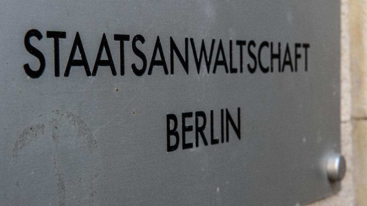 Das Foto zeigt ein Schild mit der Aufschrift "Staatsanwaltschaft Berlin". Das Foto zeigt ein Schild mit der Aufschrift "Staatsanwaltschaft Berlin".