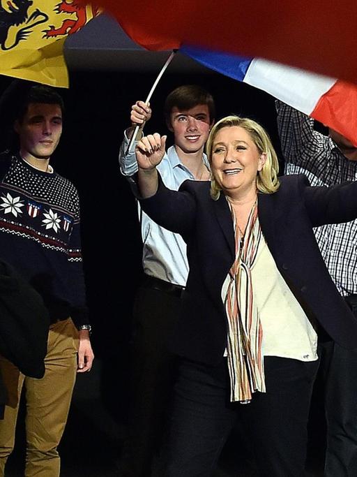Marine le Pen, Spitzenkandidatin des rechtsextremen "Front National" bei einer Wahlkampfveranstaltung für die französischen Regionalwahlen.