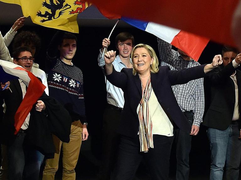 Marine le Pen, Spitzenkandidatin des rechtsextremen "Front National" bei einer Wahlkampfveranstaltung für die französischen Regionalwahlen.