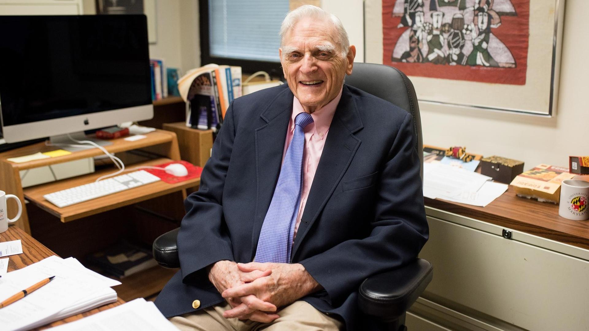 John B. Goodenough, Professor an der Cockrell School of Engineering an der University of Texas in Austin, ausgezeichnet mit dem Chemie-Nobelpreis 2019 John B. Goodenough, Professor an der Cockrell School of Engineering an der University of Texas in Austin, ausgezeichnet mit dem Chemie-Nobelpreis 2019