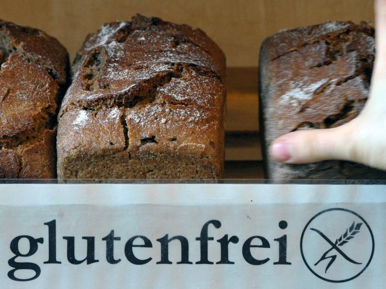 Lactose- wie auch glutenfreies Essen findet sich heutzutage häufiger in den Regalen von Geschäften. Allerdings bezweifeln Ernährungsberater die Wirksamkeit einer glutenfreier Diät.