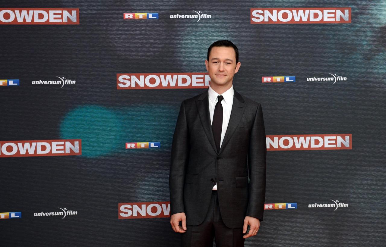 Joseph Gordon-Levitt, Hauptdarsteller des Films "Snowden" über den Whistleblower Edward Snowden, bei der Europapremiere in München am 19.9.2016 Joseph Gordon-Levitt, Hauptdarsteller des Films "Snowden" über den Whistleblower Edward Snowden, bei der Europapremiere in München am 19.9.2016