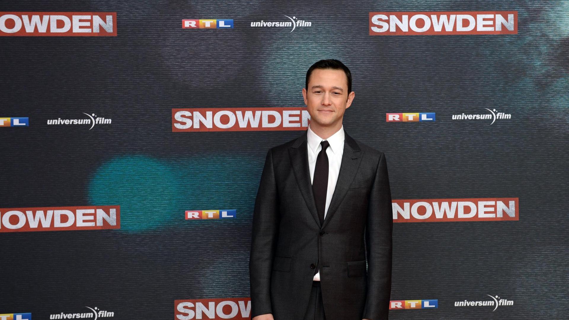 Joseph Gordon-Levitt, Hauptdarsteller des Films "Snowden" über den Whistleblower Edward Snowden, bei der Europapremiere in München am 19.9.2016 Joseph Gordon-Levitt, Hauptdarsteller des Films "Snowden" über den Whistleblower Edward Snowden, bei der Europapremiere in München am 19.9.2016