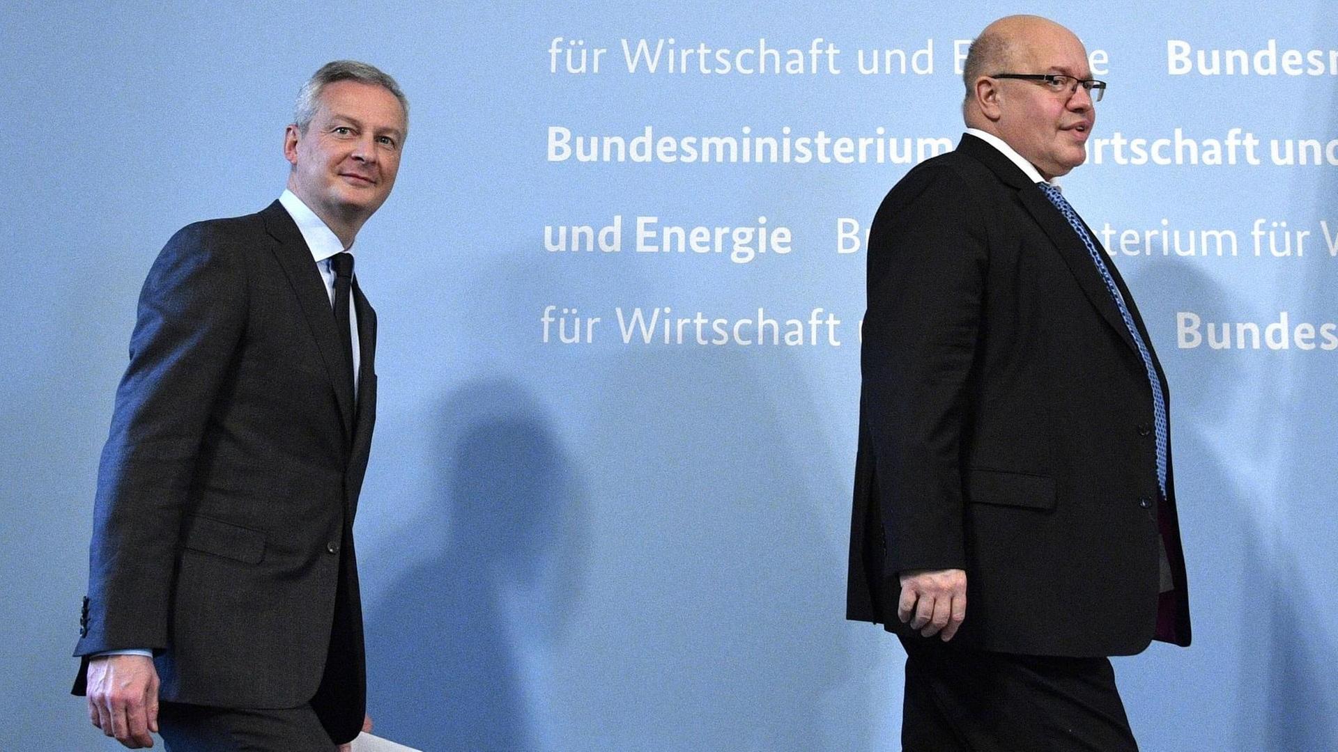 German Economy Minister Peter Altmaier and his French counterpart Bruno Le Maire arrive for a press conference on February 19, 2019 in Berlin, following talks on EU industrial policy. (Photo by John MACDOUGALL / AFP)