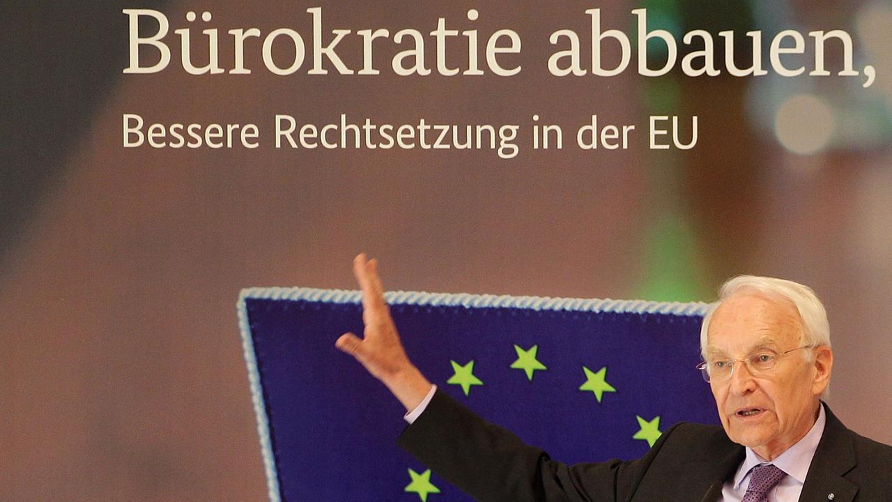 Der ehemalige bayerische Ministerpräsident, Edmund Stoiber (CSU), auf der Konferenz "Bürokratie abbauen" Der ehemalige bayerische Ministerpräsident, Edmund Stoiber (CSU), auf der Konferenz "Bürokratie abbauen"