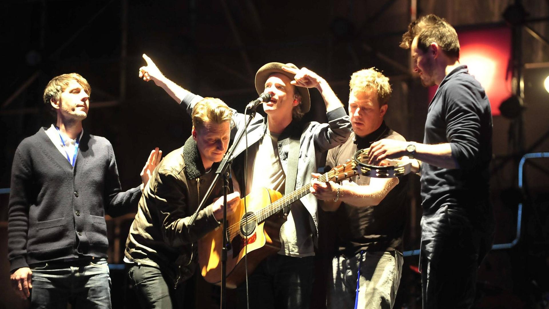 Die schottische Rockband Travis bei einem Auftritt 2013 in Peking. Nun haben sie ein neues Album veröffentlicht. Die schottische Rockband Travis bei einem Auftritt 2013 in Peking. Nun haben sie ein neues Album veröffentlicht.