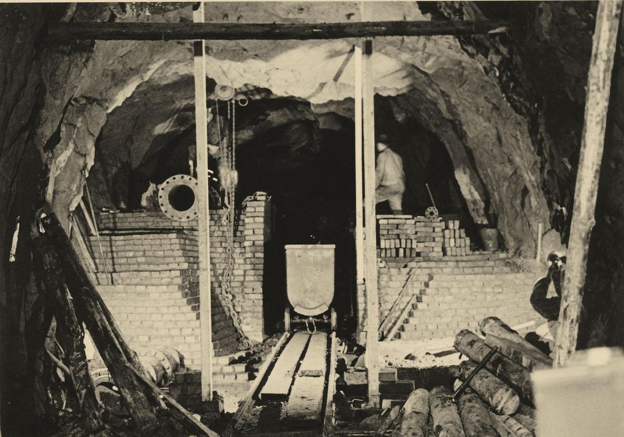 Ein Arbeiter 1949 im damaligen Erzbergwerk in Bad Grund, Niedersachsen. Ein Arbeiter 1949 im damaligen Erzbergwerk in Bad Grund, Niedersachsen.