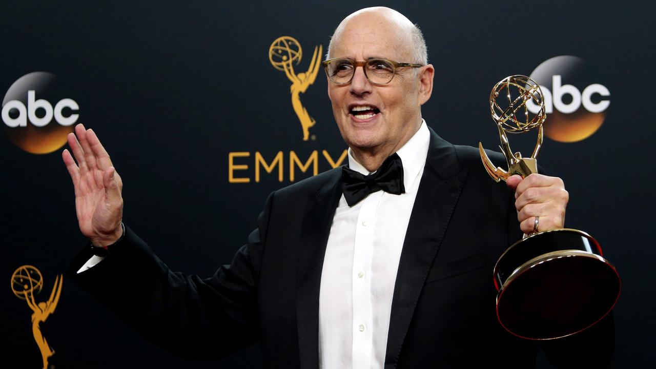 Jeffery Tambor bei den Emmy Awards 2016. Jeffery Tambor bei den Emmy Awards 2016.