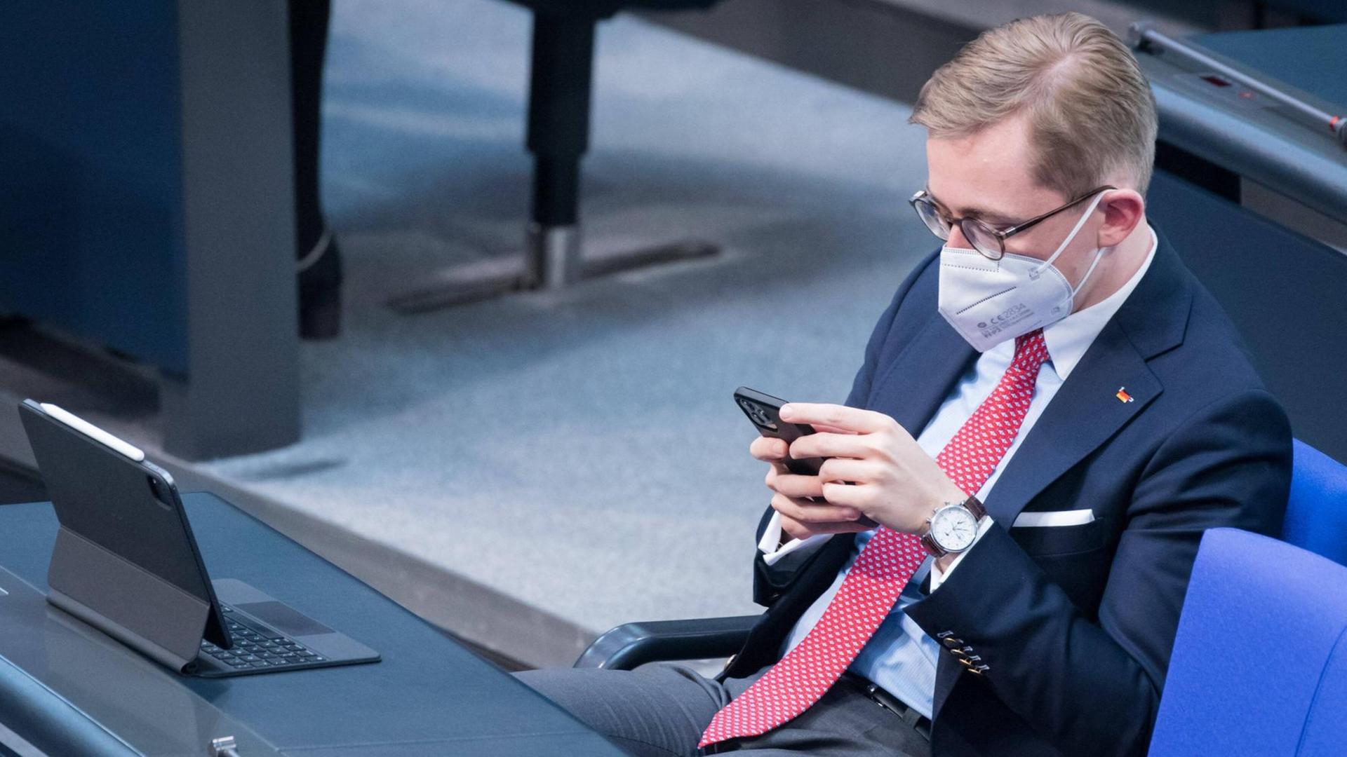 Philipp Amthor, CDU, während der Sitzung des Deutschen Bundestags am 05.05.2021 in Berlin. Philipp Amthor, CDU, während der Sitzung des Deutschen Bundestags am 05.05.2021 in Berlin.