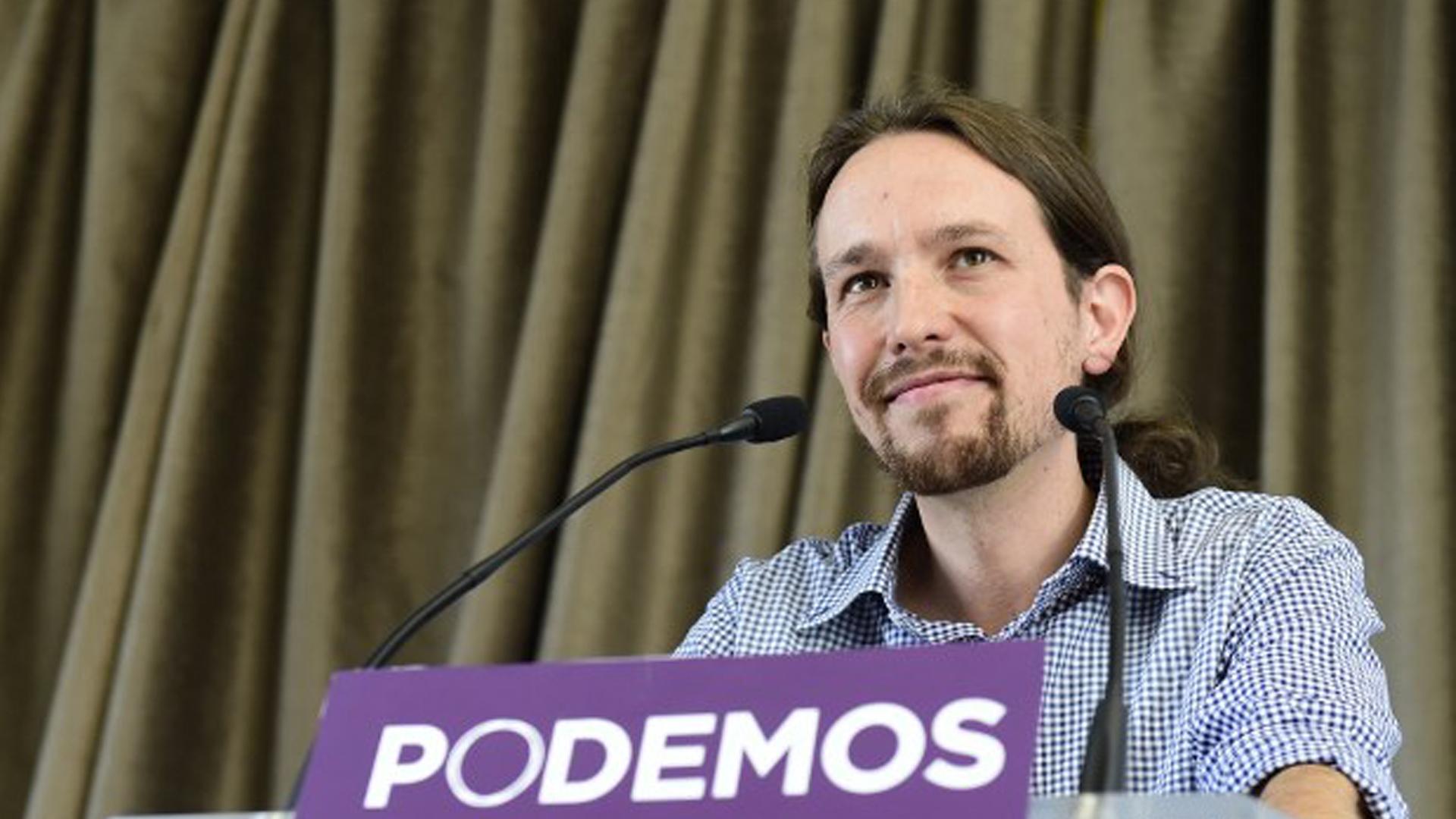Pablo Iglesias, Parteivorsitzender der Protestpartei "Podemos" in Spanien bei einer Pressekonferenz. Pablo Iglesias, Parteivorsitzender der Protestpartei "Podemos" in Spanien bei einer Pressekonferenz.