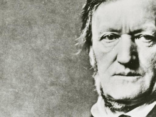 Schwarzweißfoto Richard Wagners in würdevoller Pose