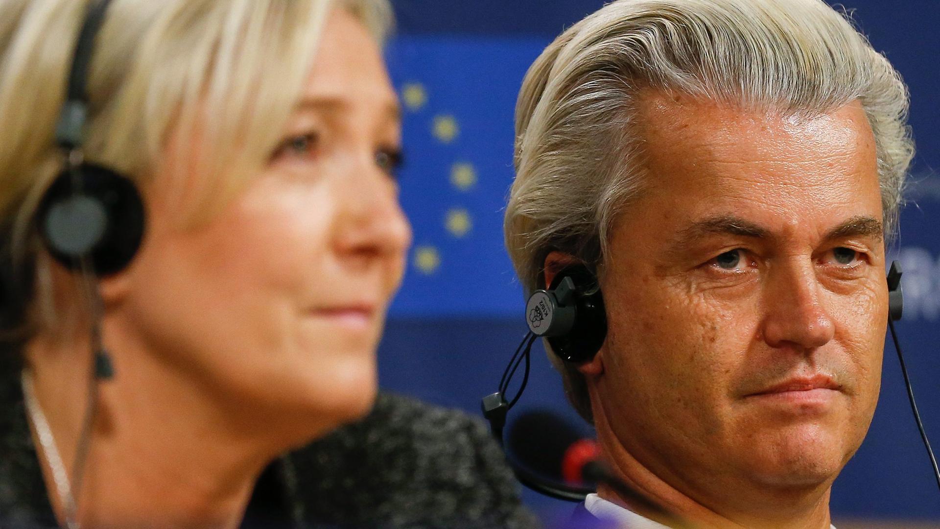 Geert Wilders (r.) und Marine Le Pen bei einer gemeinsamen Pressekonferenz