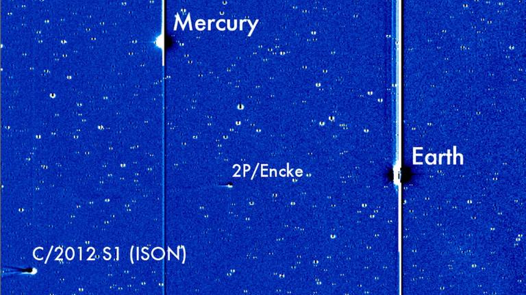 Komet Encke, gemeinsam mit Erde, Merkur und Komet ISON - beobachtet vom Sonnensatelliten STEREO
