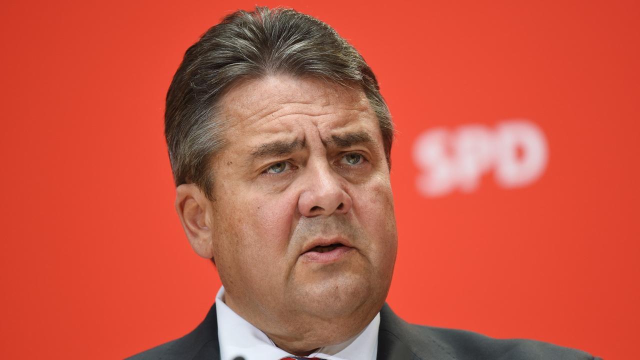 Der SPD-Parteivorsitzende und Vizekanzler Sigmar Gabriel während des Parteikonvents in Berlin.