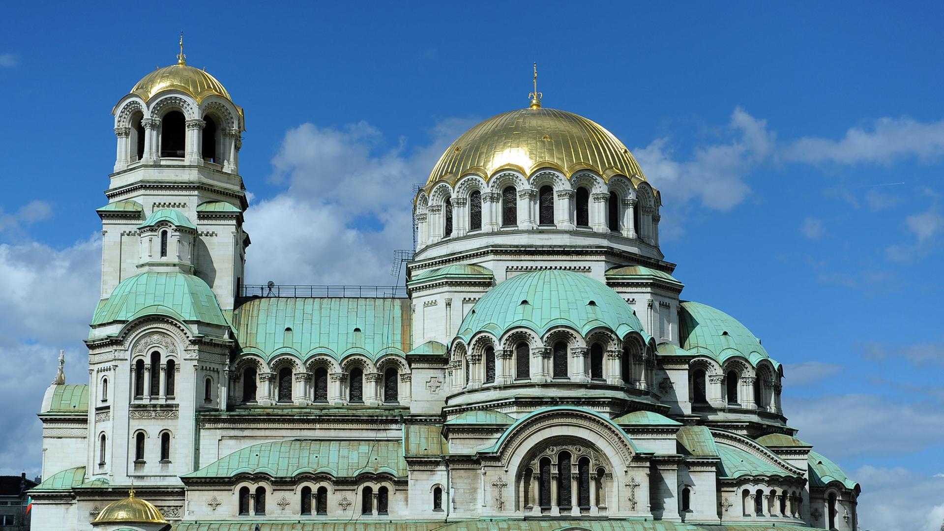 Blick auf die Alexander-Newski-Kathedrale in Sofia, eines der Wahrzeichen der bulgarischen Hauptstadt Blick auf die Alexander-Newski-Kathedrale in Sofia, eines der Wahrzeichen der bulgarischen Hauptstadt