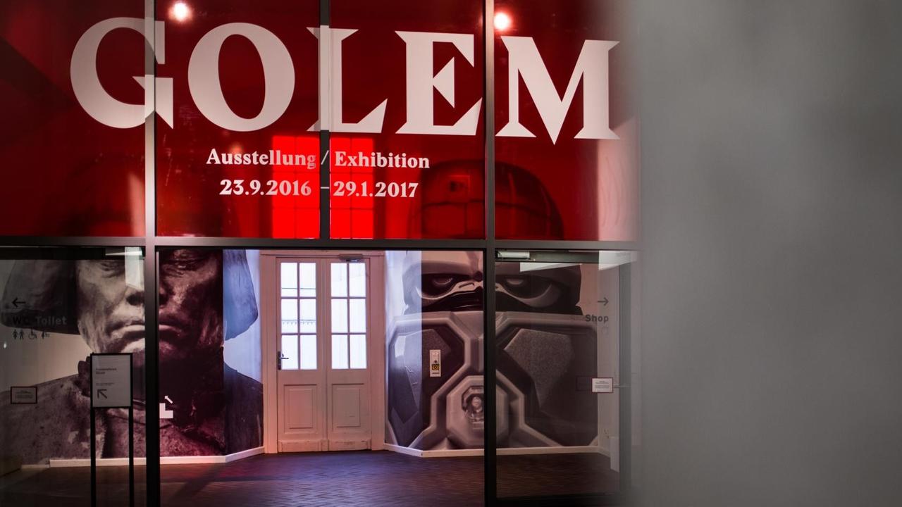 Der Eingang zur Ausstellung "Golem" ist am 22.09.2016 im Jüdischen Museum in Berlin zu sehen. Der Eingang zur Ausstellung "Golem" ist am 22.09.2016 im Jüdischen Museum in Berlin zu sehen.