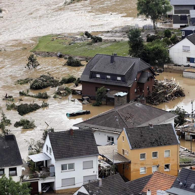 Ein Ort in der Eifel im Hochwasser am 15.07.2021