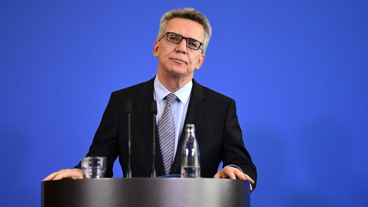 Bundesinnenminister Thomas de Maizière (CDU). Bundesinnenminister Thomas de Maizière (CDU).