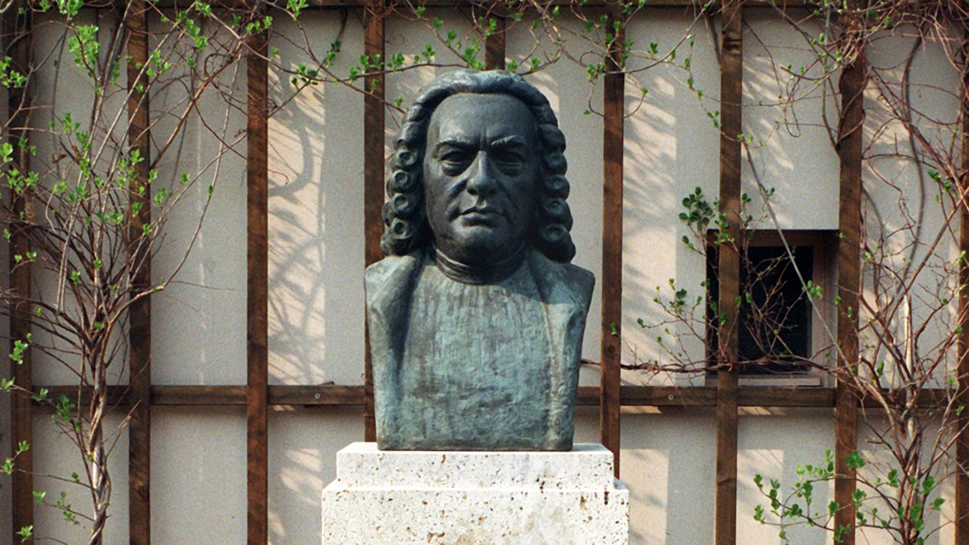 Eine Büste von Johann Sebastian Bach in Weimar. Eine Büste von Johann Sebastian Bach in Weimar.