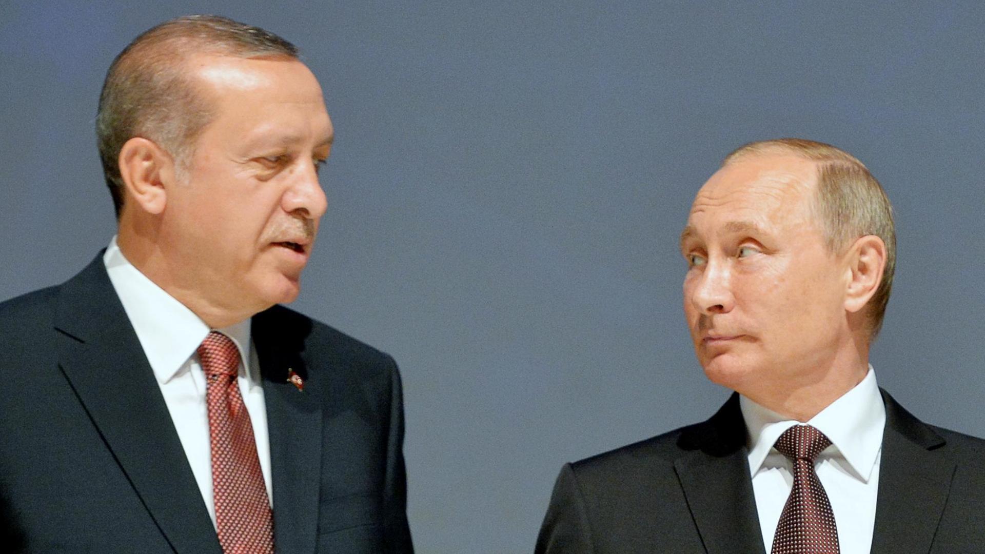 Der türkische Präsident Erdogan und der russische Präsident Putin beim Gruppenfoto zum Weltnergiekongress 2016