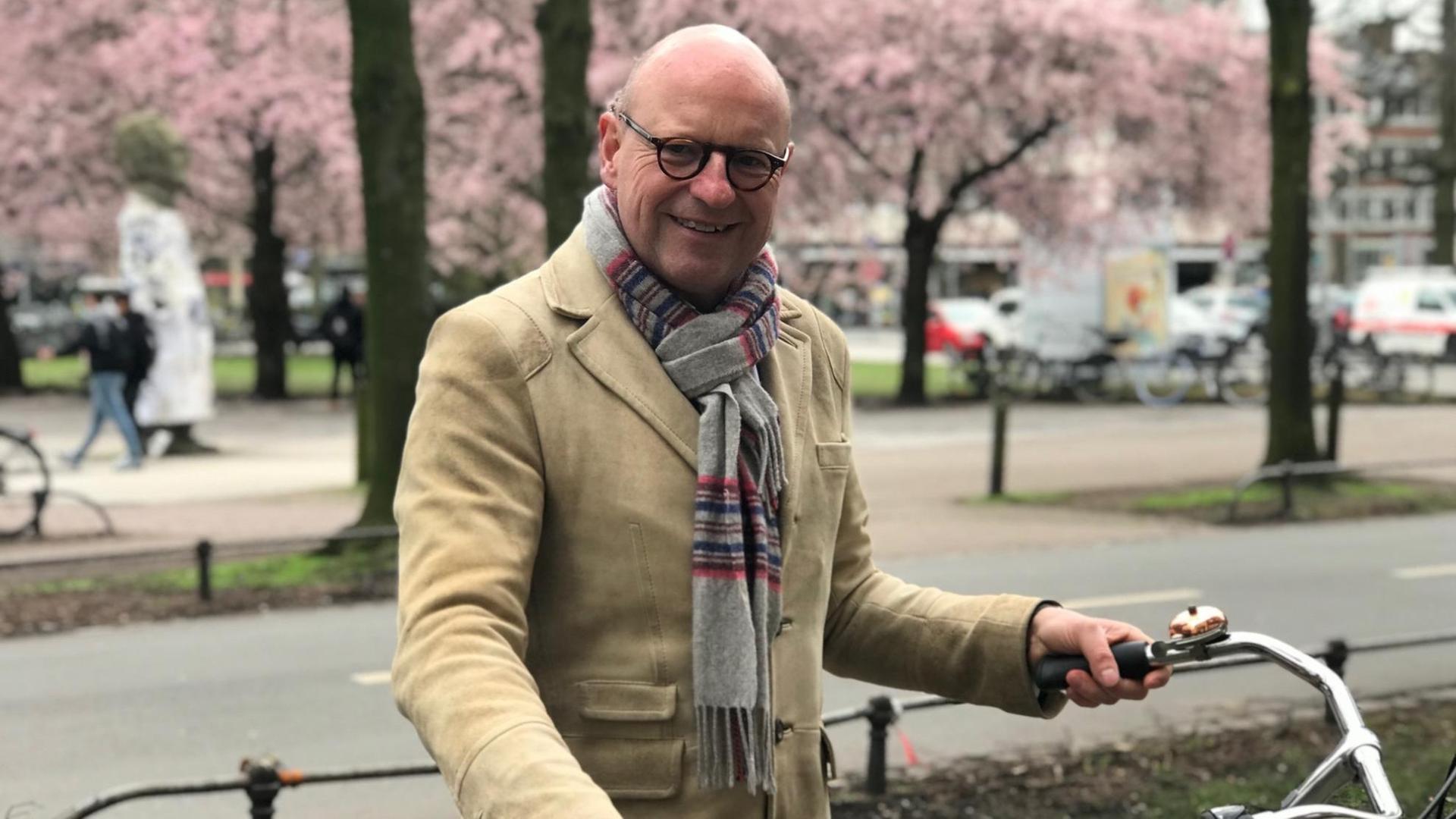 Münsters Oberbürgermeister Markus Lewe wünscht sich, dass bald jeder zweite in der Stadt mit dem Fahrrad unterwegs ist. In vielen niederländischen Städten ist das bereits der Fall.