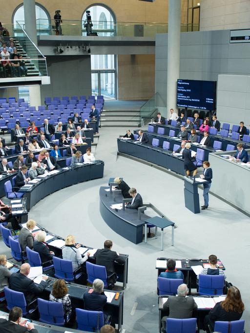 Das Plenum des Bundestags bei der Debatte über die Pflegereform am 17.10.2014.