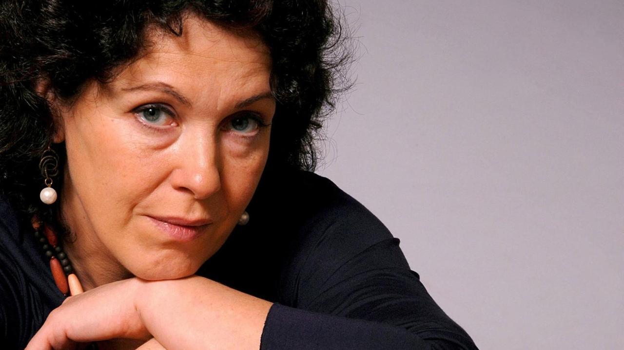 Ein Porträt der Schriftstellerin Rebecca Stott. Ein Porträt der Schriftstellerin Rebecca Stott.