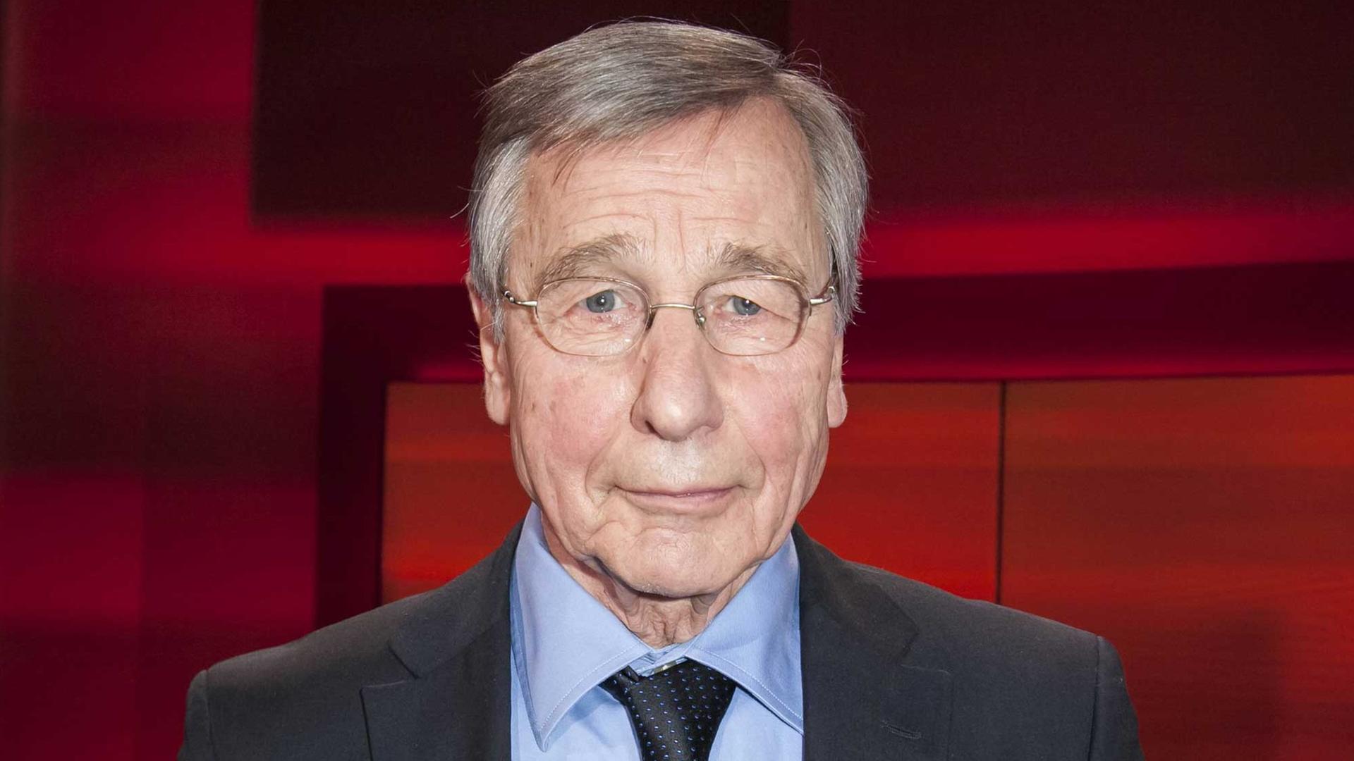 Der frühere Bundeswirtschaftsminister Wolfgang Clement ist tot. Der frühere Bundeswirtschaftsminister Wolfgang Clement ist tot.