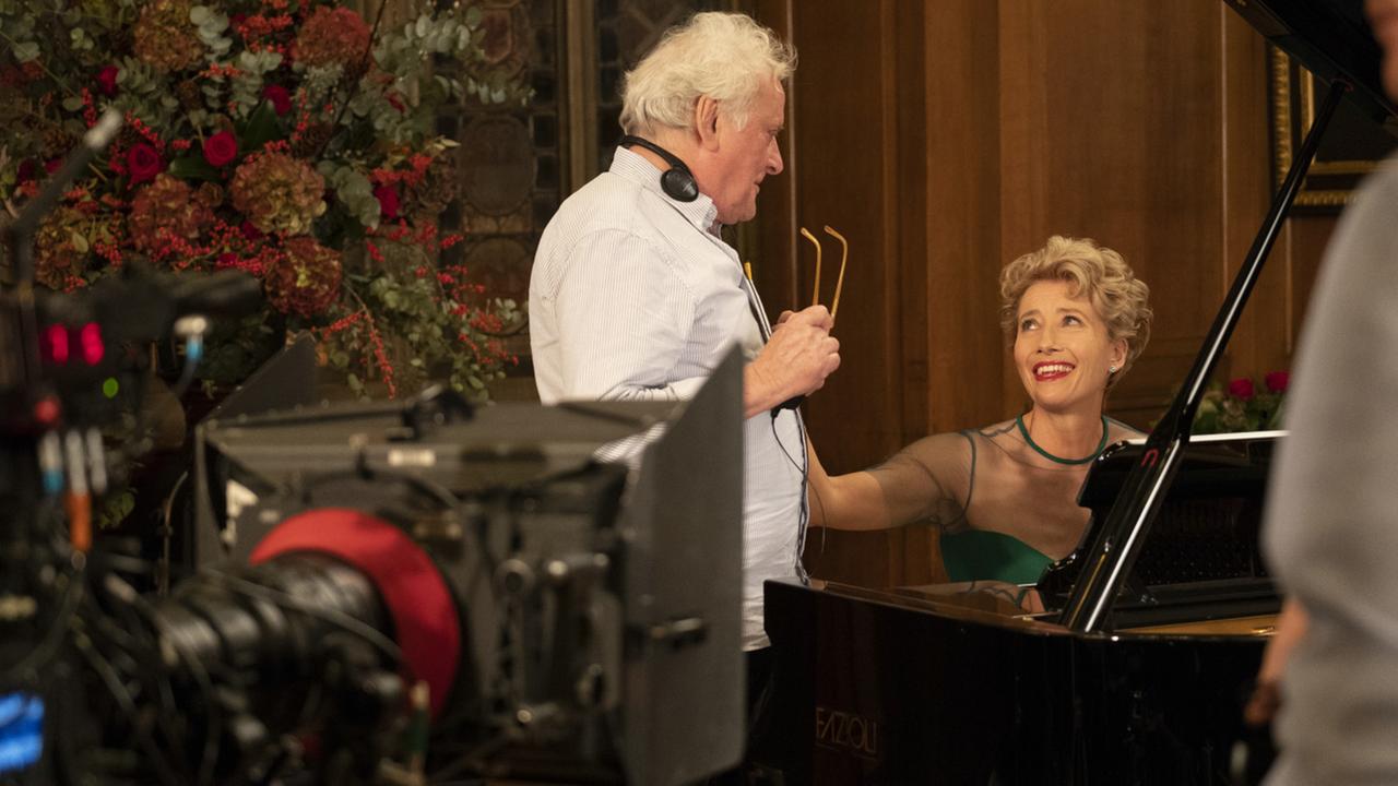 Bei den Dreharbeiten der Ian-McEwan-Verfilmung "Kindeswohl" (The Children Act): Regisseur Richard Eyre mit Emma Thompson, GB 2017 Bei den Dreharbeiten der Ian-McEwan-Verfilmung "Kindeswohl" (The Children Act): Regisseur Richard Eyre mit Emma Thompson, GB 2017