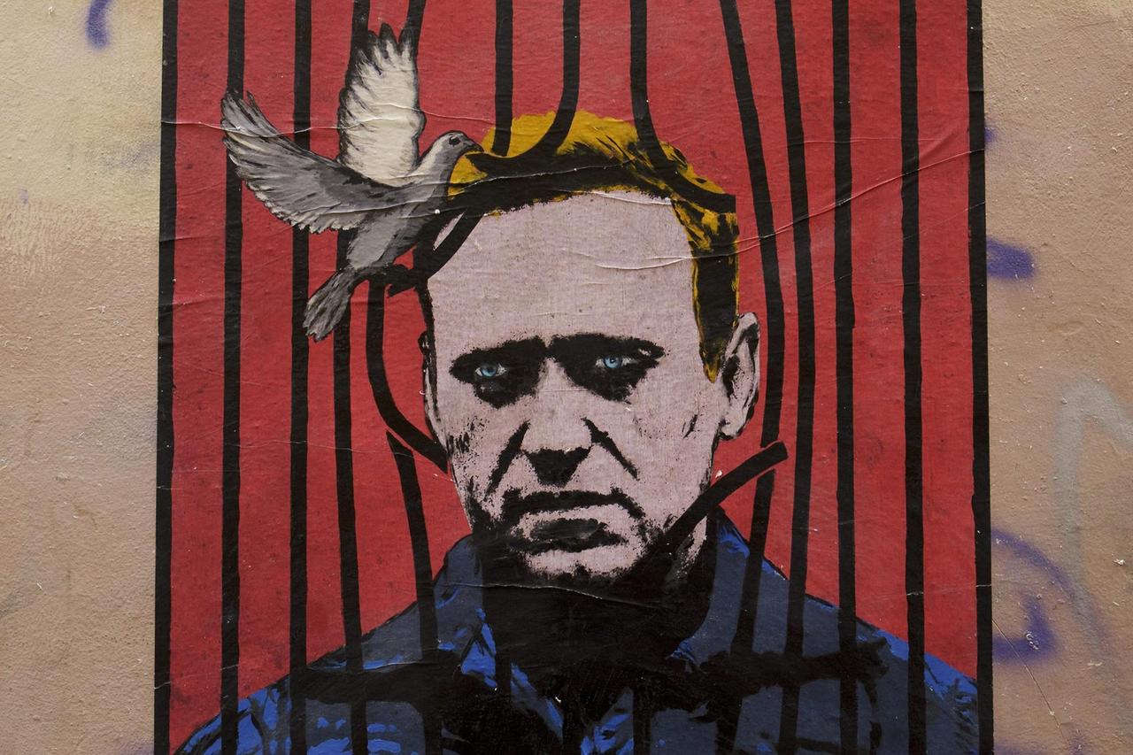 A work by the street artist Harry Greb, depicts Russian opposition leader Alexei Navalny behind bars with a dove freeing him from detention, on a wall in downtown Rome, Italy, 25 January 2021 A work by the street artist Harry Greb, depicts Russian opposition leader Alexei Navalny behind bars with a dove freeing him from detention, on a wall in downtown Rome, Italy, 25 January 2021