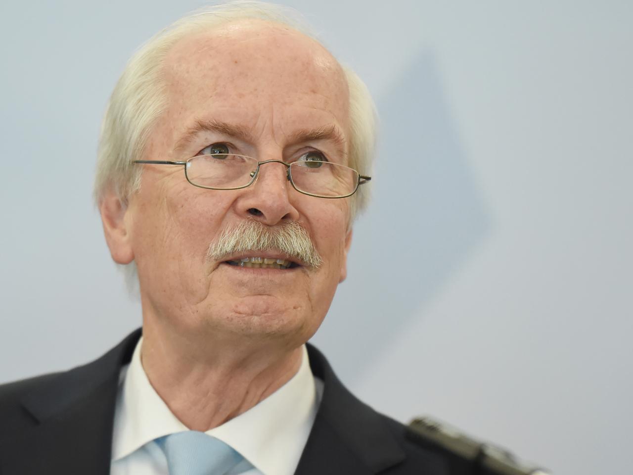 Generalbundesanwalt Harald Range gibt am 14.03.2014 in der Bundesanwaltschaft in Karlsruhe (Baden-Württemberg) eine Erklärung ab.