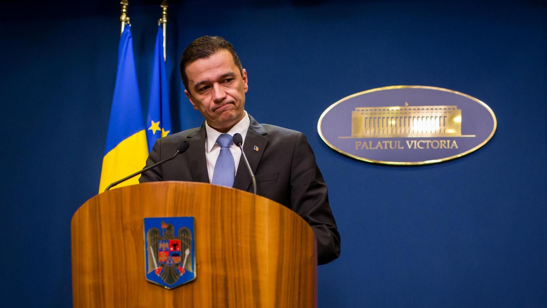Der rumänische Premierminister Sorin Grandeanu während einer Rede in Bukarest Der rumänische Premierminister Sorin Grandeanu während einer Rede in Bukarest