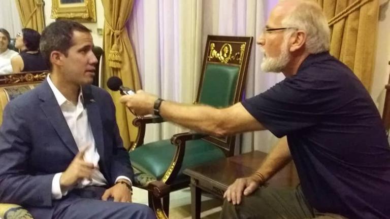 Der selbsternannte venezolanische Übergangspräsident Juan Guaidó im Gespräch mit Dlf-Korrespondent Burkhard Birke Der selbsternannte venezolanische Übergangspräsident Juan Guaidó im Gespräch mit Dlf-Korrespondent Burkhard Birke