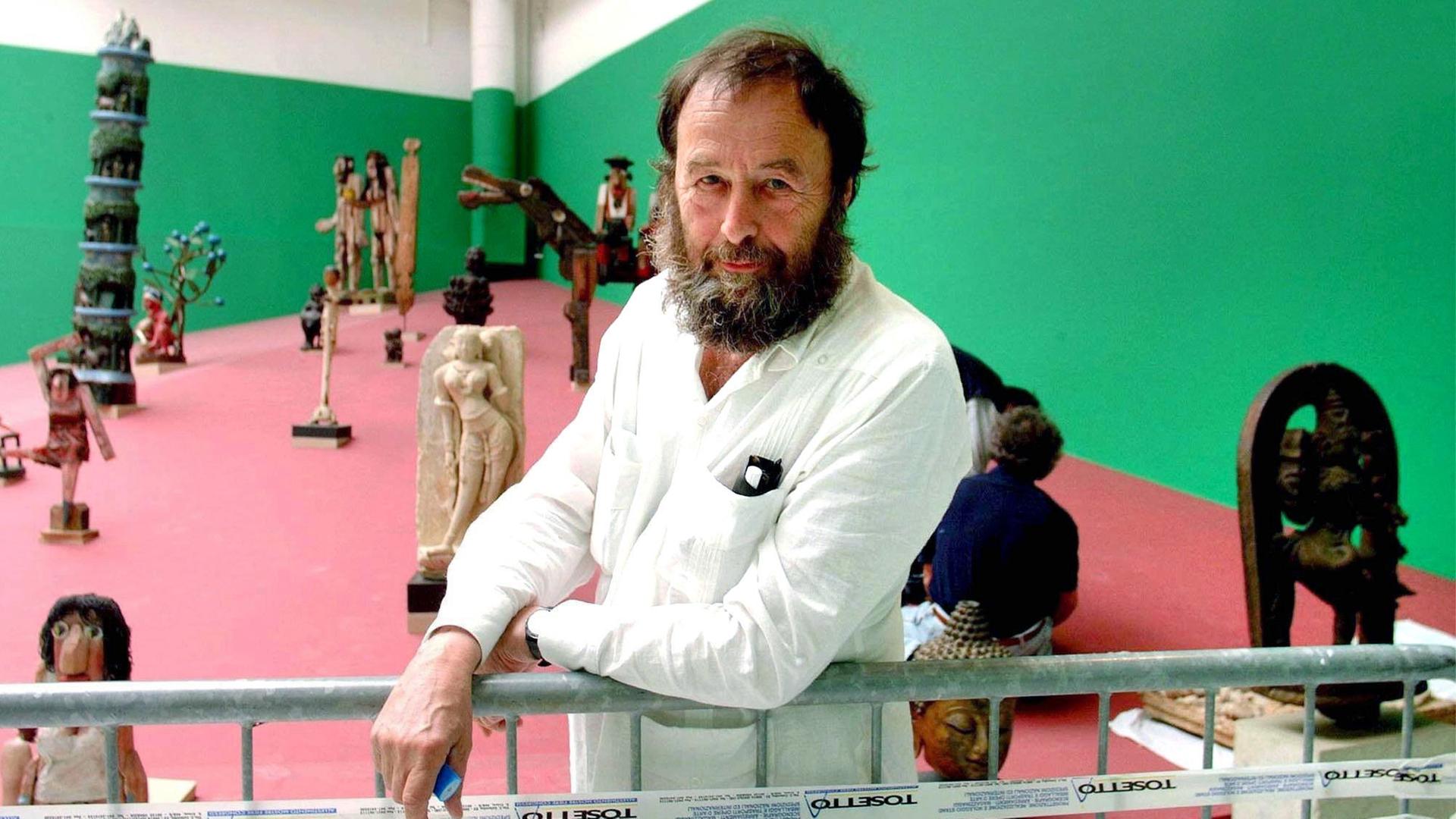 Harald Szeemann im Juni 2001 auf der Biennale in Venedig. Szeemann starb im Jahr 2005. Harald Szeemann im Juni 2001 auf der Biennale in Venedig. Szeemann starb im Jahr 2005.