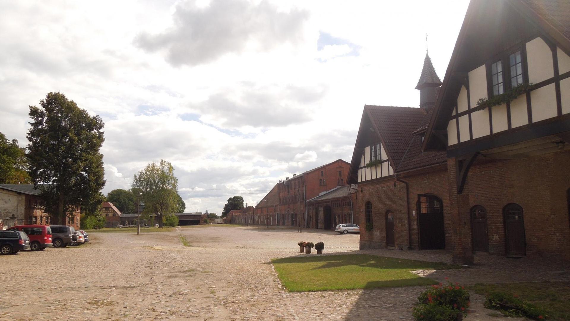 Bioanbau und Agrotourismus auf altem Gutshof. Bioanbau und Agrotourismus auf altem Gutshof.