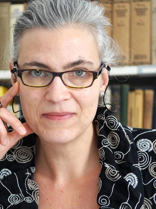 Die Rabbinerin Elisa Klapheck ist eine von drei hauptberuflichen Rabbinerinnen in Deutschland. Sie ist in einer Synagoge in Frankfurt am Main.