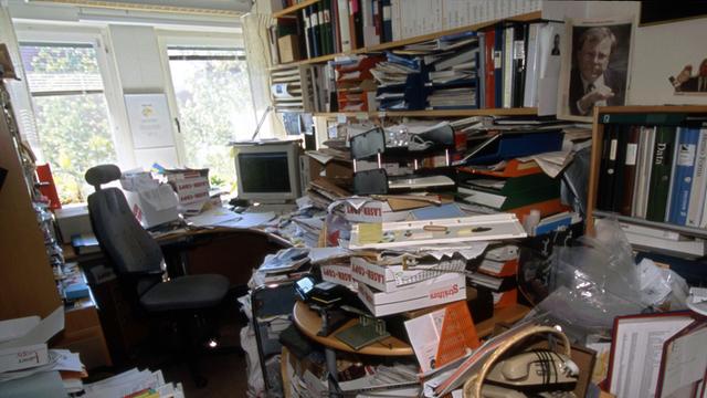 Chaos und Unordnung in einem Arbeitszimmer