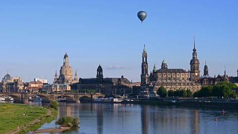 Blick auf Dresdens Stadtzentrum am Abend. 