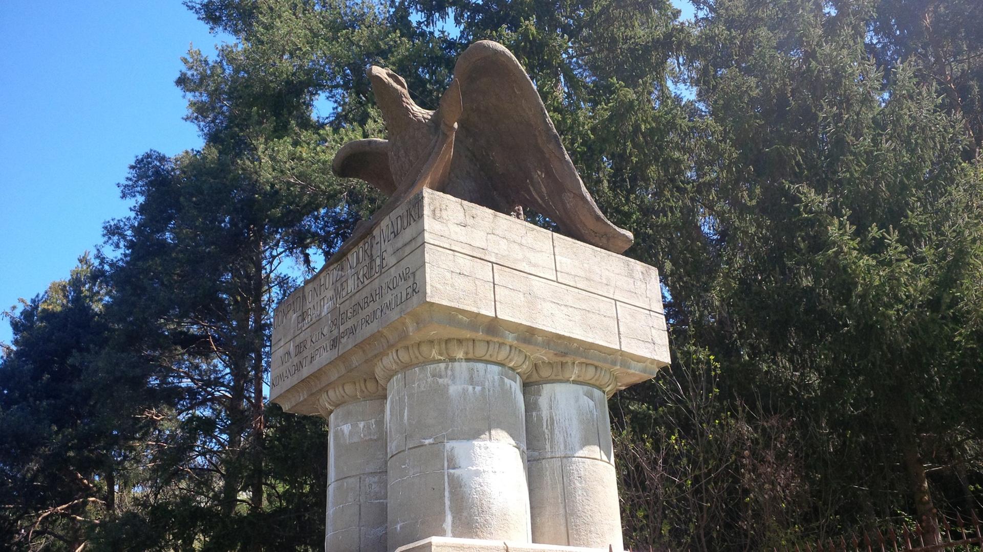 Monument aus dem Ersten Weltkrieg bei Klausen. Monument aus dem Ersten Weltkrieg bei Klausen.