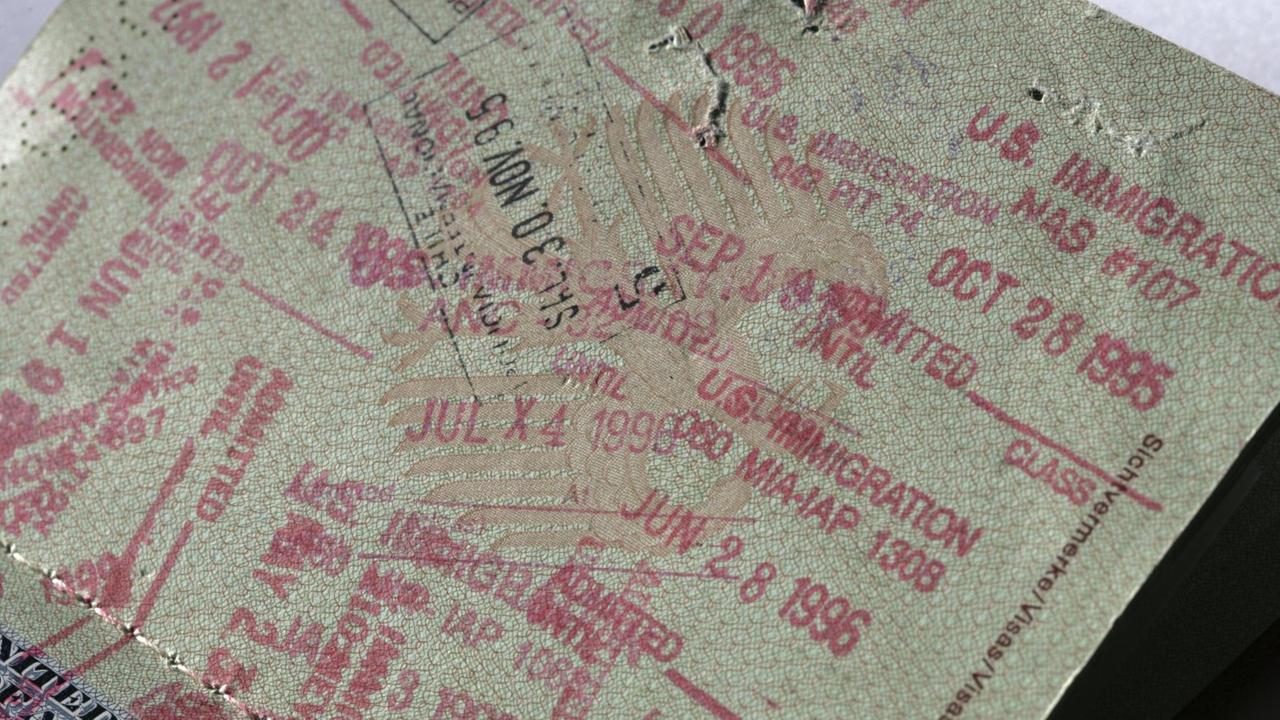 Ein Reisepass mit verschiedenen Einrreisestempeln. Ein Reisepass mit verschiedenen Einrreisestempeln.