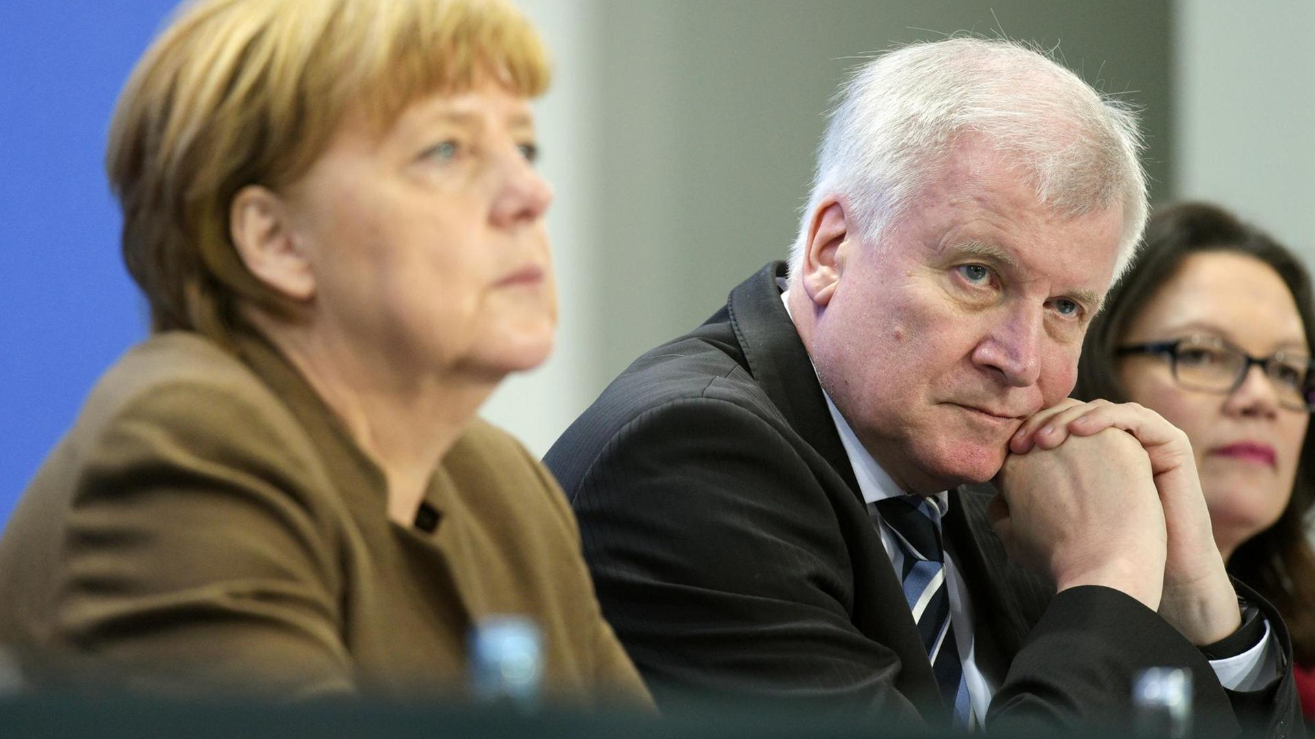 Bundeskanzlerin Angela Merkel (CDU, l), Bundesinnenminister Horst Seehofer und SPD-Chefin Andrea Nahles im Kanzleramt. Bundeskanzlerin Angela Merkel (CDU, l), Bundesinnenminister Horst Seehofer und SPD-Chefin Andrea Nahles im Kanzleramt.