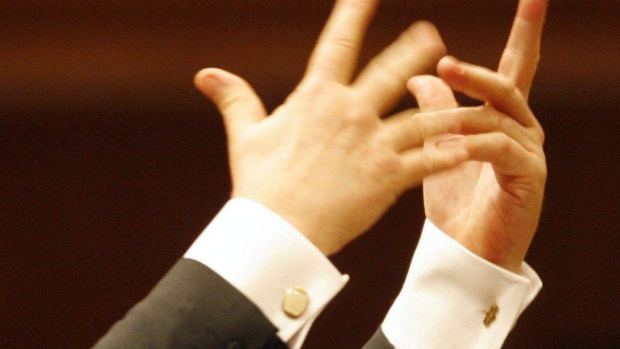 HK Gruber beim Dirigieren