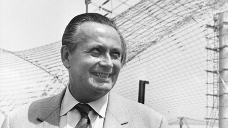 Der damalige NOK-Präsident Willi Daume beim Besuch auf dem Olympiagelände am 28.7.1971 in München.